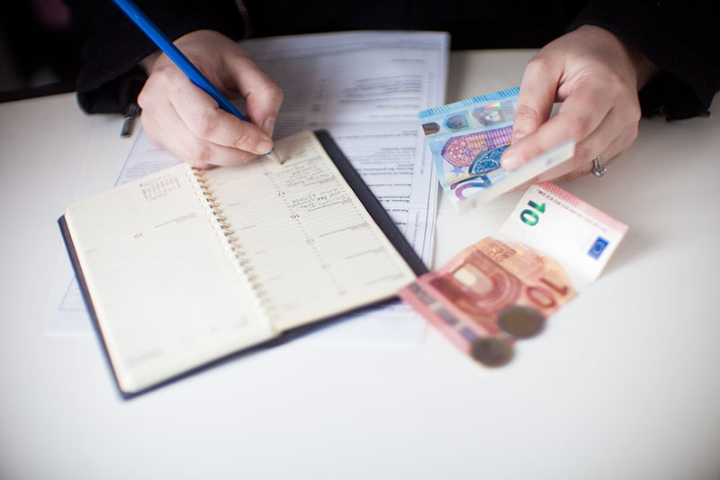 Persetujuan Pengeluaran Biaya